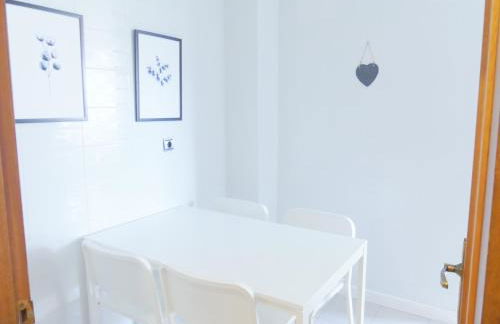 Apartamento luminoso, funcional y amplio en zona hospitalaria - Photo 18