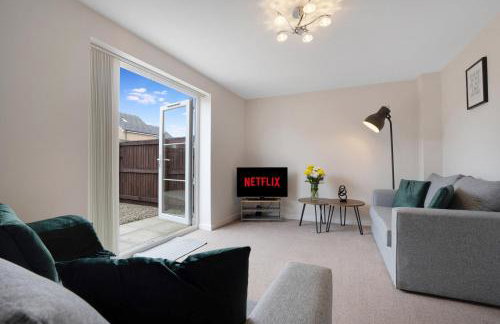 NEW! Stylish 2-Bed Home by Stay With Us, Ideal for Families, Sleeps 4! - Foto 28