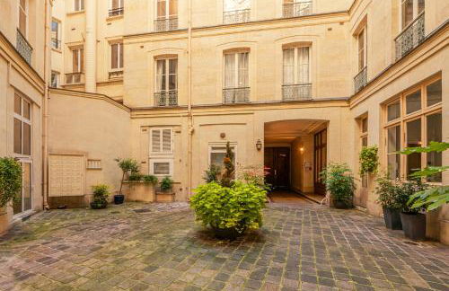 1min Walk From Champs Elysées - Avenue Montaigne - AC - Self-Checkin - Working Desk - Foto 18