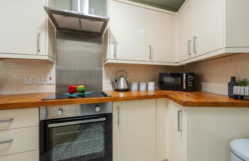 Cozy Waterfront Apartment - Free Parking & Wi-Fi - Photo 16