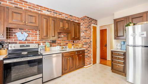 3BR Home - Free Parking-WiFi Kitchen Laundry-Kids Friendly-Near DC & Downtown & Metro-Patio & Deck - Foto 5