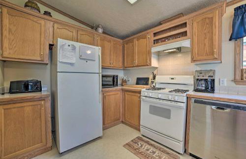 Houghton Lake Family Getaway with Fire Pit! - Foto 9