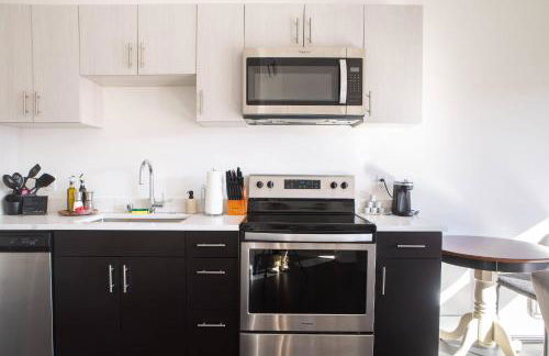 Modern Studio Apt with Rooftop, Gym, and Parking - Foto 12