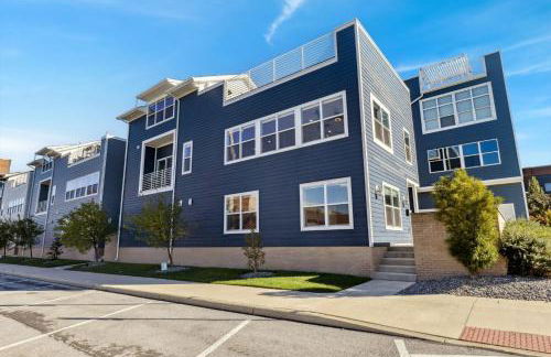 Family Fun Near Cedar Point - Rooftop Lake Views - Photo 6