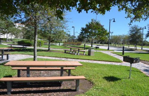 Newly Updated Condo, Near Conv. Center - Photo 81