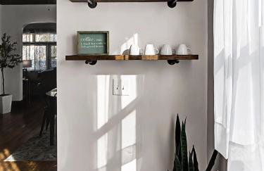 Modern & Cozy 2BR Retreat Near West Blvd - Foto 25