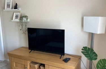 Klamar Ferienwohnung Monteur Wohnzimmer Esszimmer 1 Schlafzimmer Küche Diele Bad in Erftstadt Niederberg - Foto 3