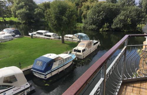 Waterfront House 3 BR Parking St Neots Town Centre - Foto 2