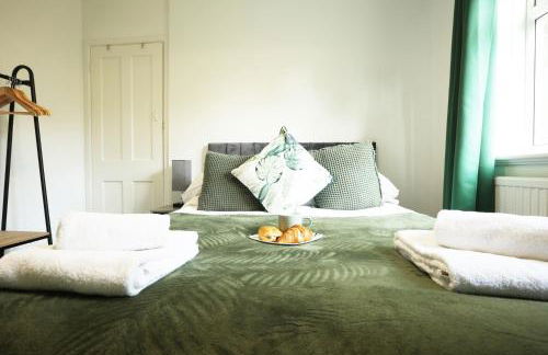 Highfield House by N and N Stays, Perfect for Contractor and Corporate Stays 2 Bed House with Free on street Parking - Photo 21