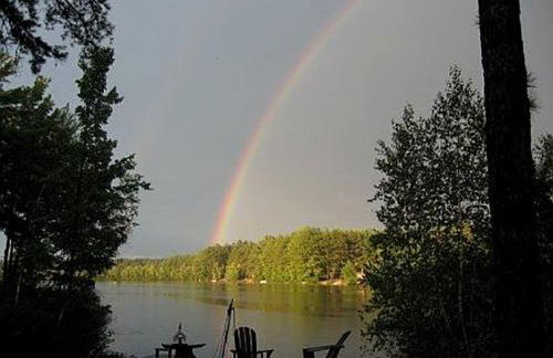 Dog-Friendly Lakeside Cabin Rental with Private Beach in Brownfield, Maine - Foto 6