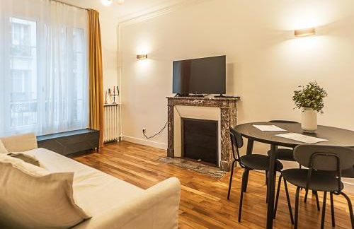 The Square, Paris-Asnières, Private Apartment with Bedroom and Living Room - Foto 5