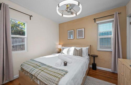Stylish 1BR Home with Parking Near Zoo & Downtown - Foto 3