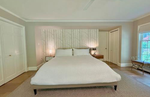 Beautiful House in the Woods, Huge Yard, Hot Tub - Foto 11