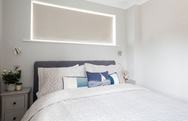 Seaside Serenity 3-bed Deck Garden Near Shore - Photo 50