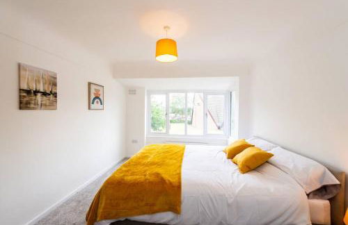 Spacious 3-Bed by Beatles Attractions & Transport - Foto 1