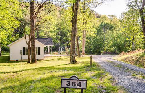 NEW! Shenandoah family & dog friendly cabin - 5 min walk river with private river access, BBQ, playground, fire pit - Foto 30