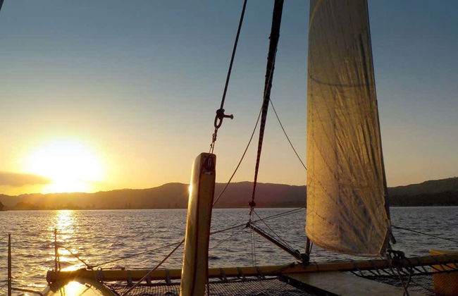 Passeio de catamarã ao entardecer com snorkel - Foto 1