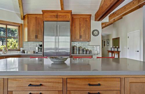 10 Acre Estate with Views Teahouse and Pickleball Court - Foto 19