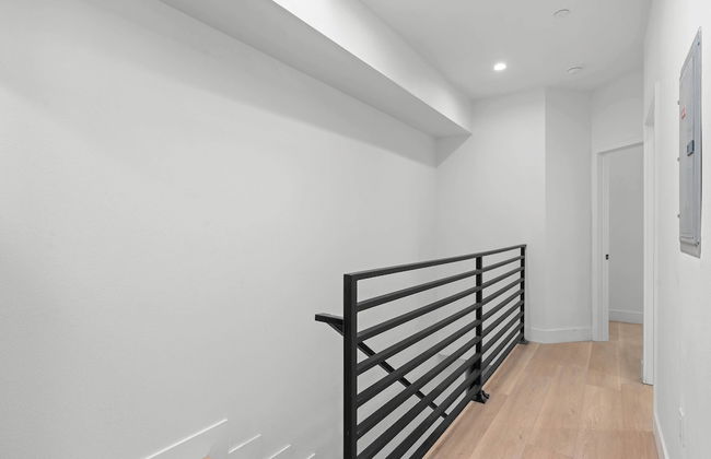 Not Affected by the Fire/modern Spacious Home With Parking & Fully Equipped Kitchen #3 - Foto 62