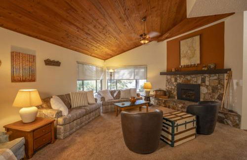 3BR Flagstaff Escape with Deck and Pine Views - Foto 32