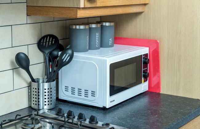 Crawley Stainer 1-bedroom With Parking and Garden - Foto 5