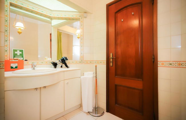 Sea View Apartment by Rent4all - Photo 7