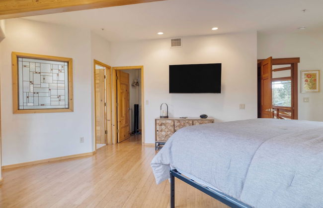 Cathedral View by Avantstay Pool Table + Hot Tub - Photo 22