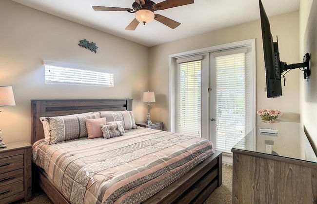 Fantastic 7 Bed 6 Bath in Prestigious Gated Comm - Foto 48