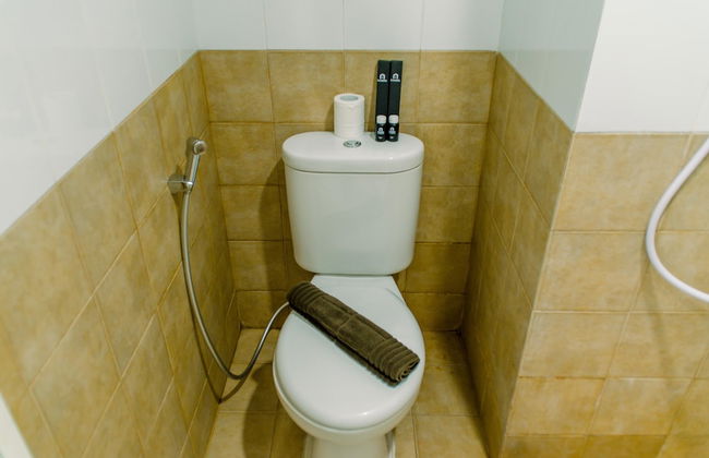 Warm And Cozy 2Br At Green Pramuka City Apartment - Foto 12