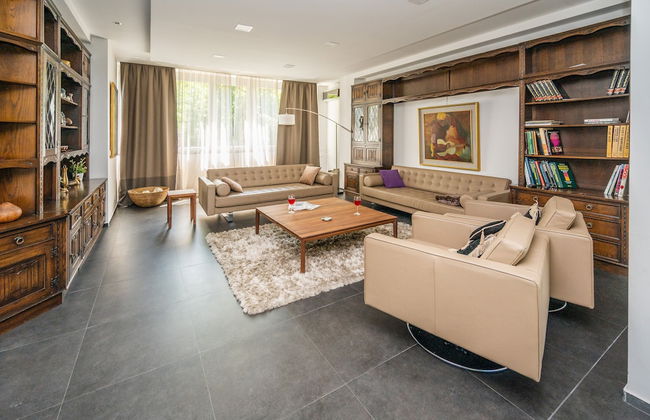 Luxury Apartment in Beautiful Neighborhood - Foto 1