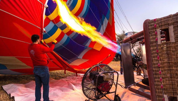 Preparando la mongolfiera
