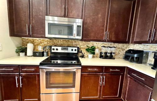 Galleria King Luxury Suite - Walk to Mall - Pool View - Foto 20