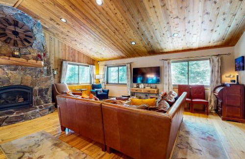 Tastefully-Updated, Classic Tahoe Family Home - Photo 2