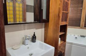 Traditional Victorian West End Apartment - Photo 9