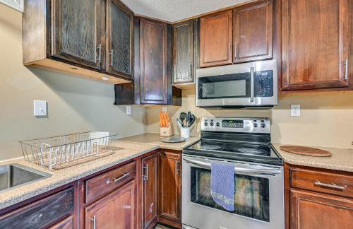 6 Mi to Lake Liberty Pet-Friendly Home with Yard - Foto 8