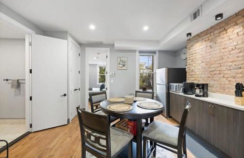 Luxury and Chic 2BR 2BA Apt only 15 Mins to NYC & Hoboken - Foto 28