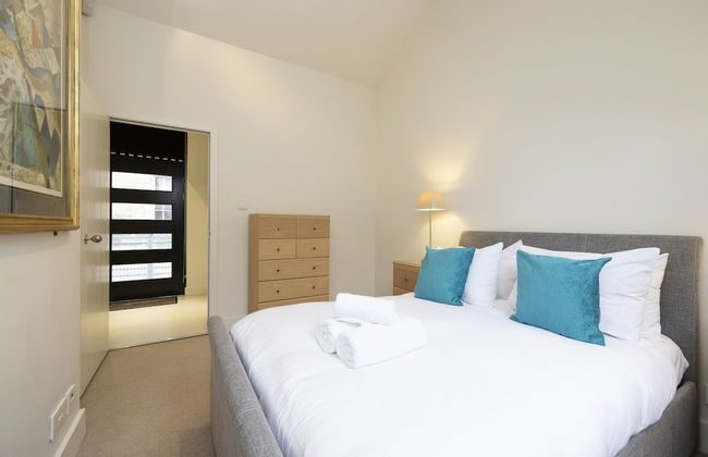 JOIVY Quiet Mews Apartment in New Town - Photo 11