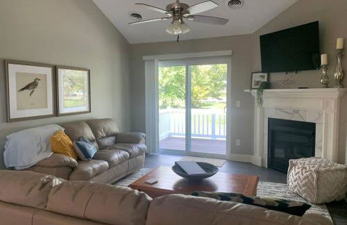 Modern 3-bedroom condo with gas fireplace - Foto 1