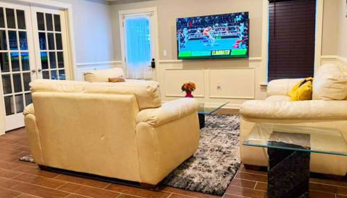 Private and Relaxing Getaway with Gym, Pool & Hot Tub - Foto 3