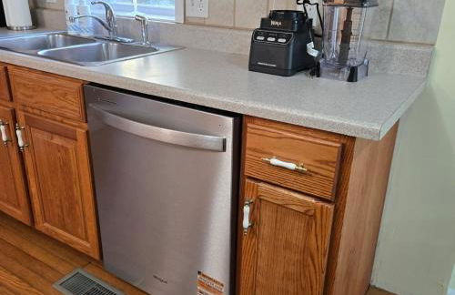 Lakefront Escape, Sunrise Views, Boat Slip & Community Dock Access - Foto 17