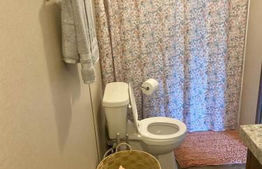 Private Cozy Hideaway with Deck Escape Austin 35mi - Photo 14