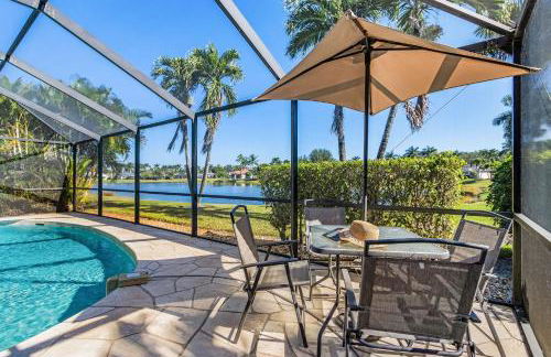 Lazy days and lake views. Beautiful Naples pool home - Foto 37