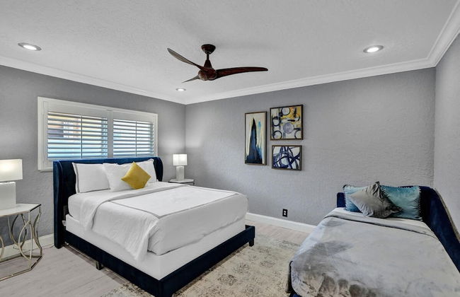 Luxe 4BR Waterfront w Htd Pool 5min to Beach - Foto 43