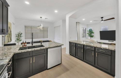 Modern 4BR Retreat in Prime Gilbert Location - Foto 49