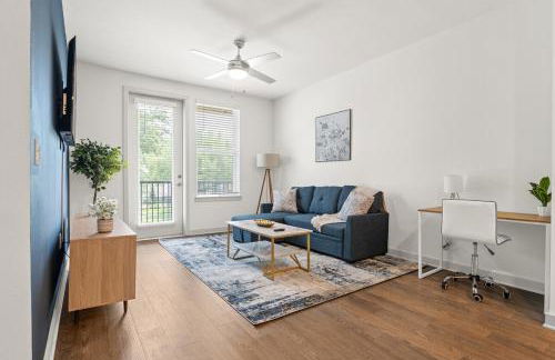 Trendy 1BR Apt with King Bed Pool Gym and Close to Beach - Foto 4