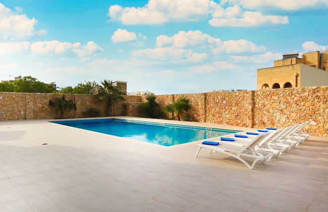 Comfortable Home With hot tub and Communal Pool - Foto 8