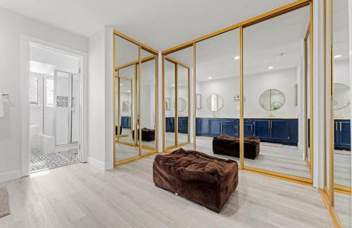 * Large Updated Waterfront Delta Manor Boat Dock * - Foto 22