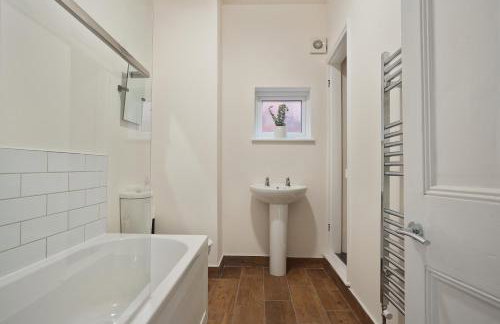 3-Bed Home Perfect for Exploring Nottingham & Derby - Foto 12