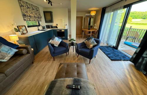 Unbox at Poplar Tree - Photo 31