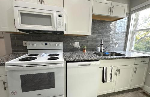 Charming 2BR Near Downtown & Attractions - Foto 8